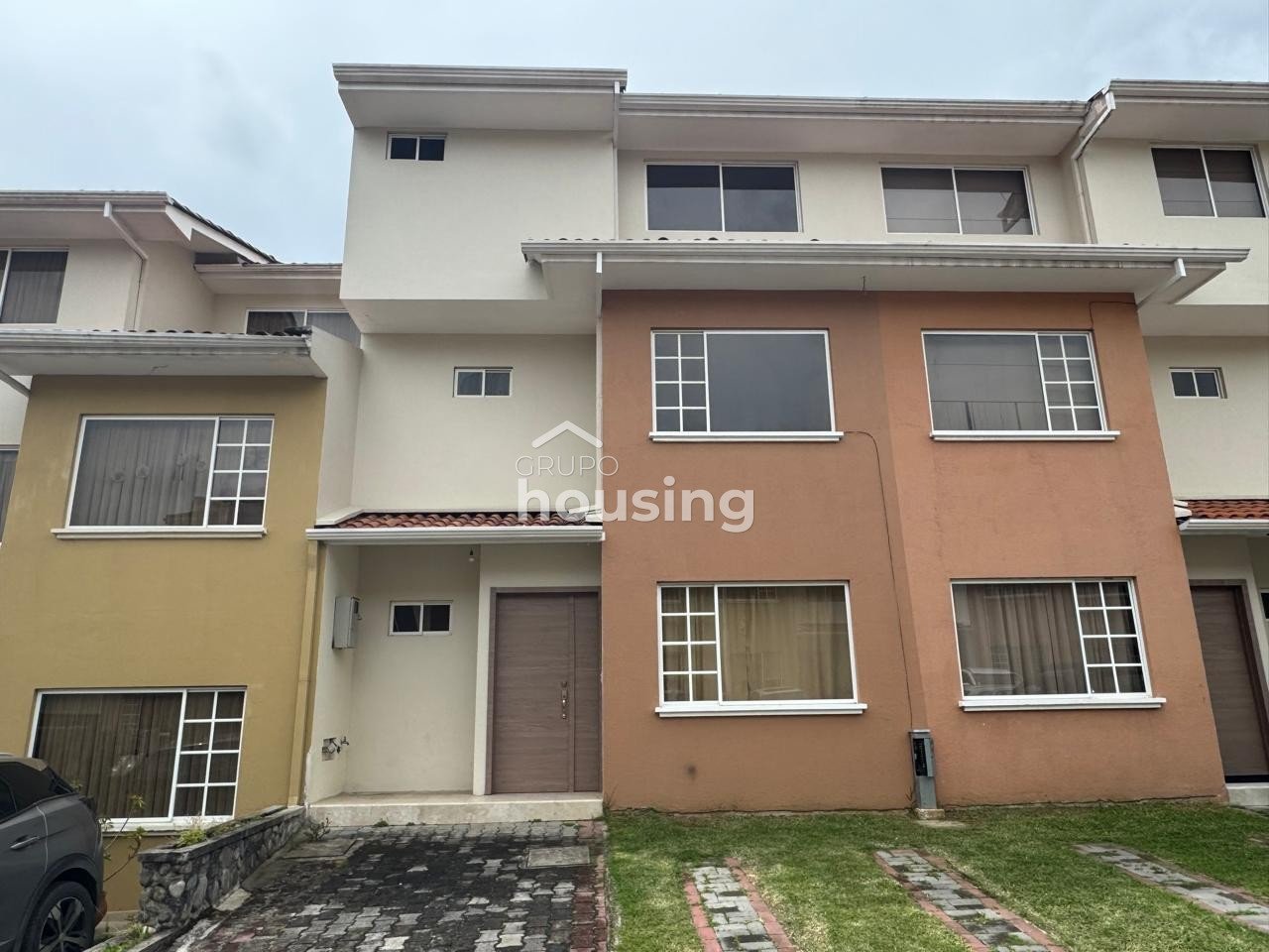 EN VENTA UNA HERMOSA CASA POR EL SECTOR LOS CEREZOS