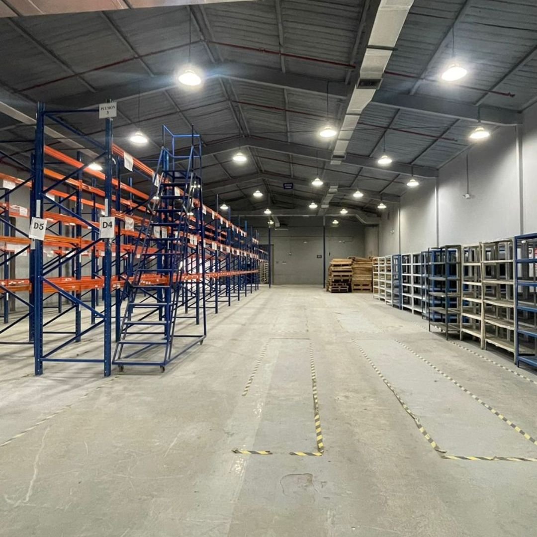 Venta Galpón Industrial y Oficina en Vía a Daule