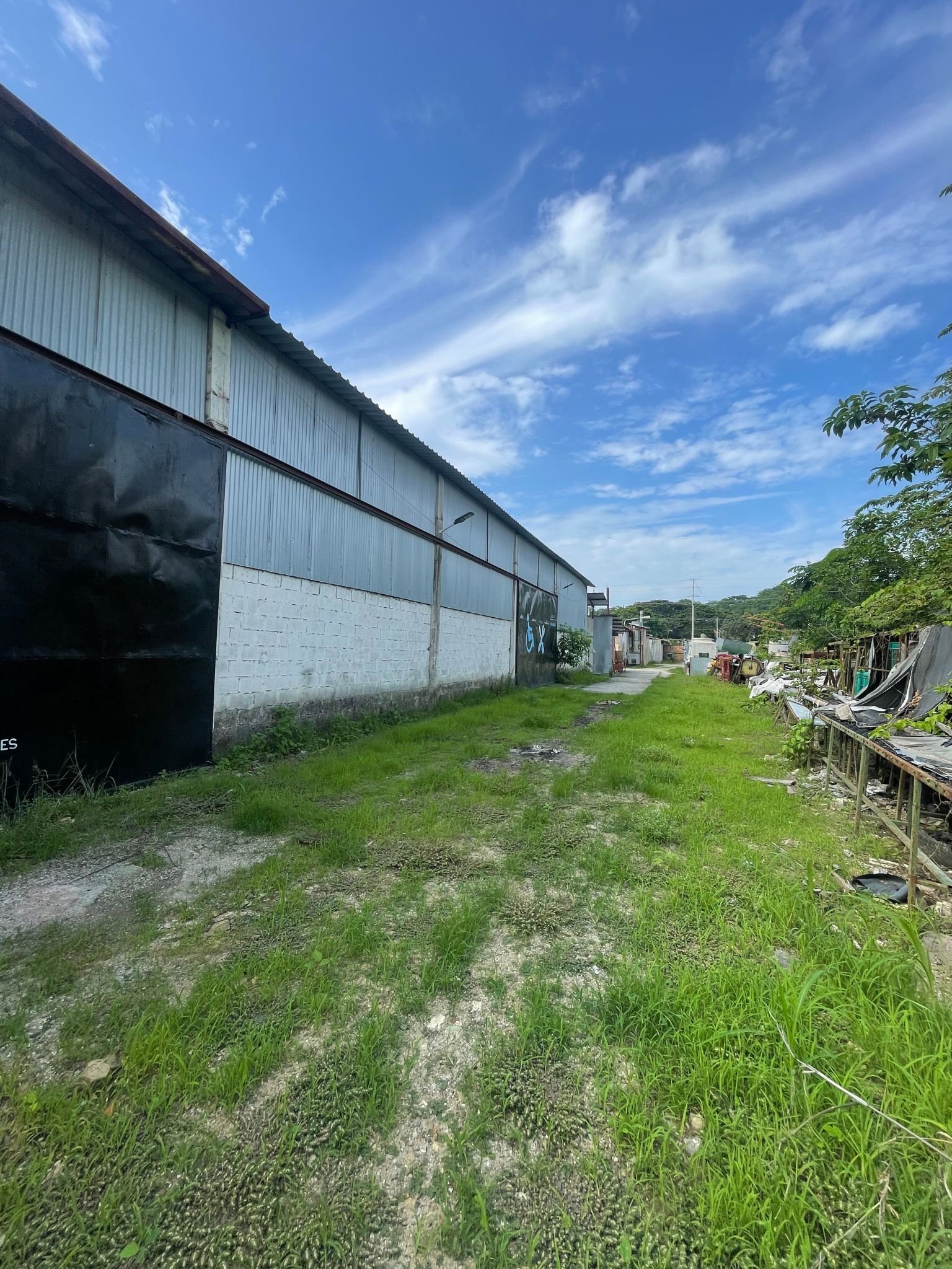 Venta Terreno con Galpones, Vía a la costa, sector comuna casas viejas