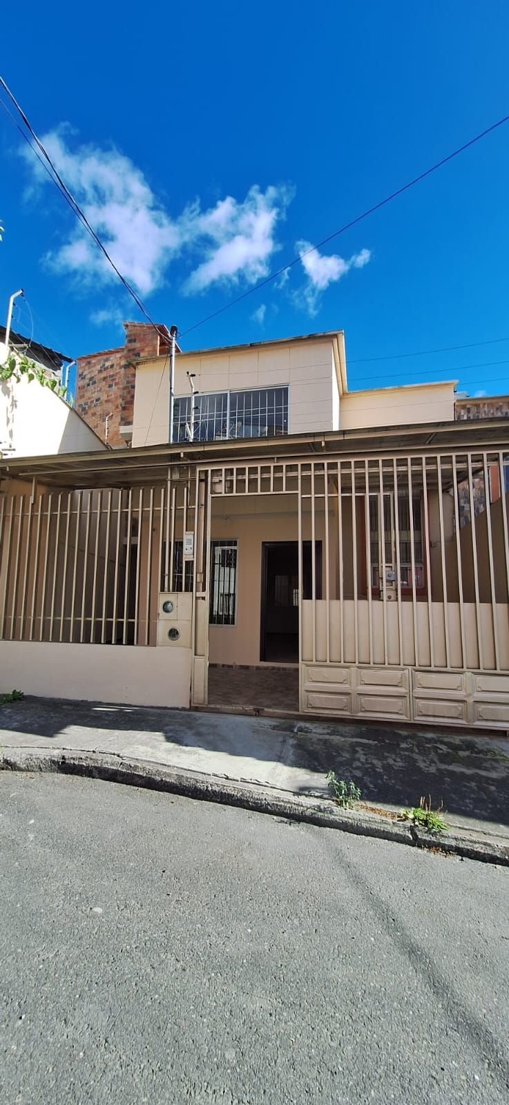 VENDO UNA CASA EN LA CLD. CIUDAD ALEGRIA 