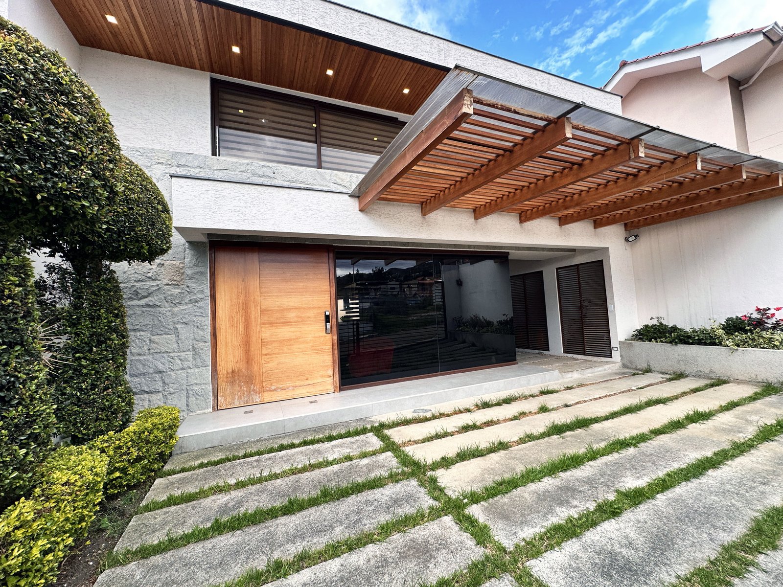 Casa Amplia, Moderna y Elegante, Ingaloma Charasol 