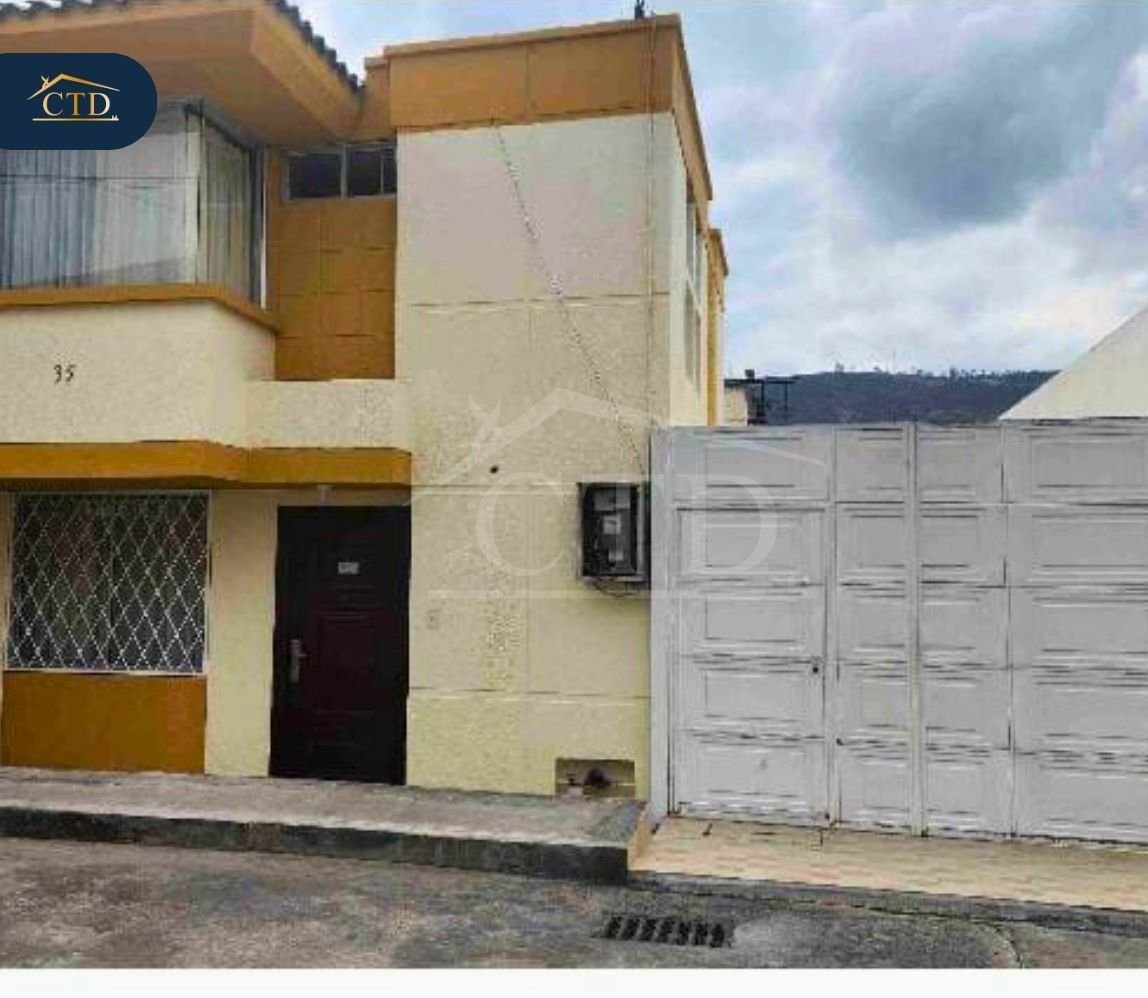 Venta casa con ampliación en conjunto, Mitad del Mundo