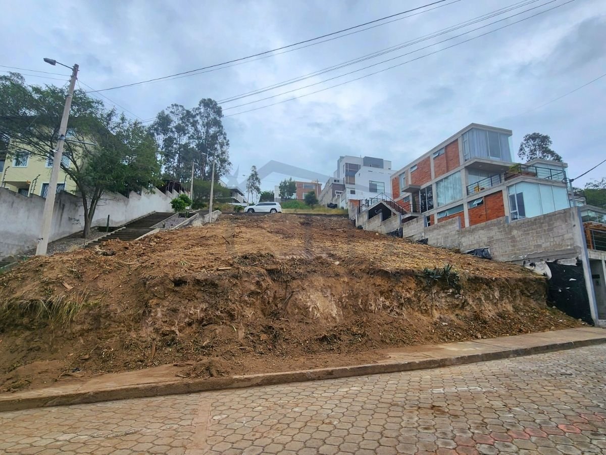 Venta lote de terreno dentro de Urbanización en Nayón