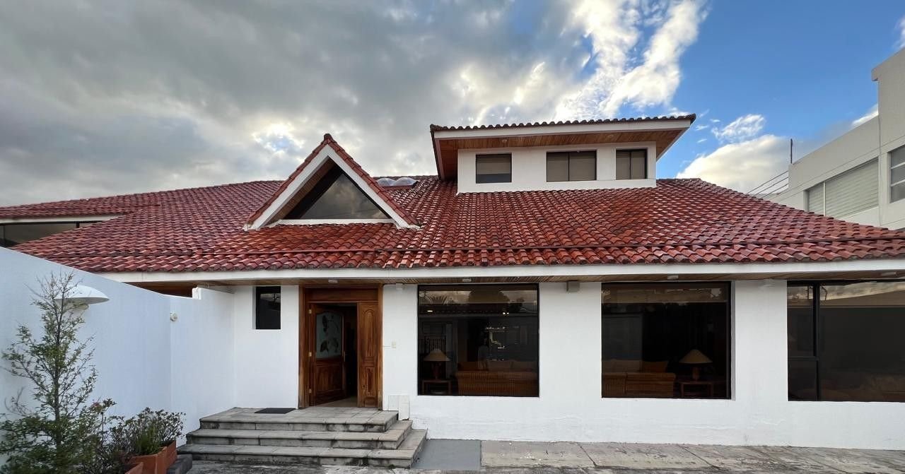 DEPARTAMENTO TIPO CASA TUMBACO RUTA VIVA 