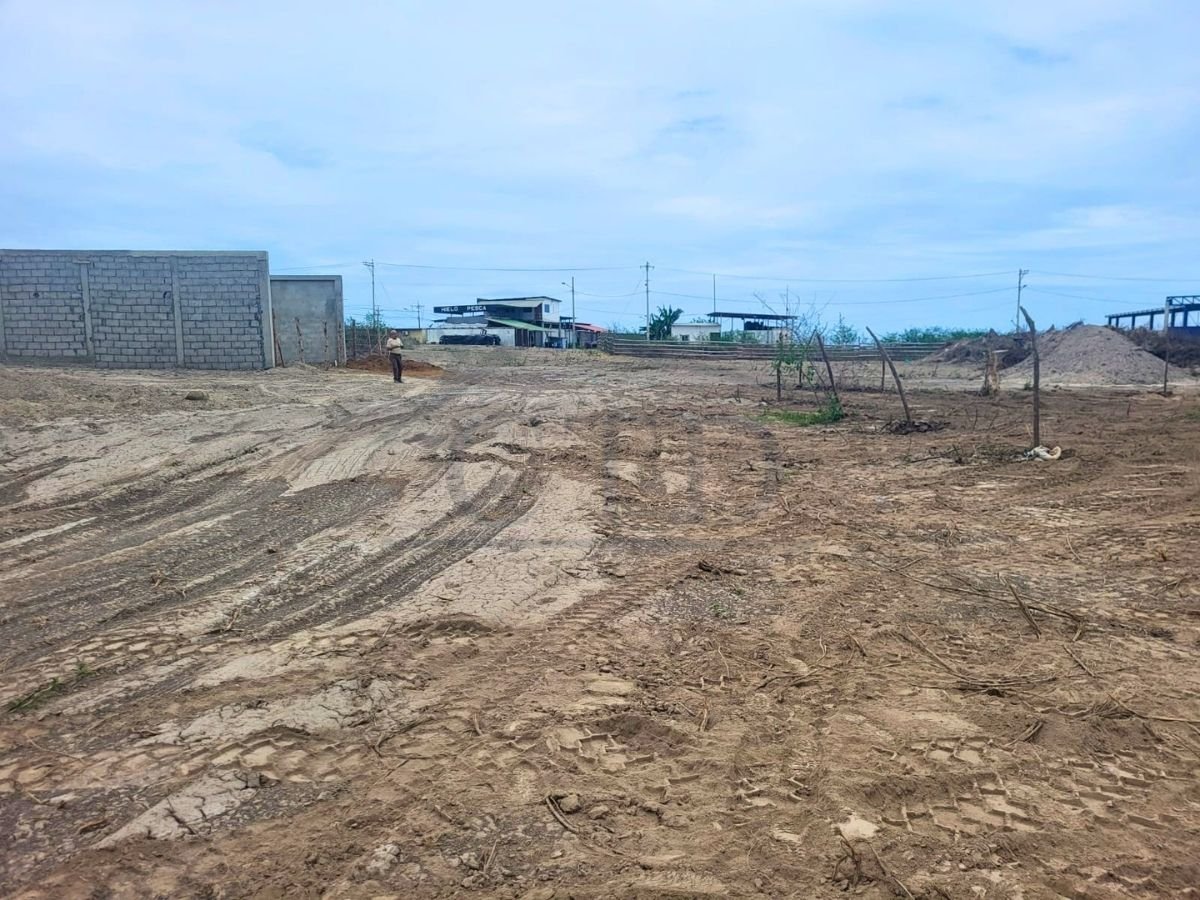  Venta terreno a 7 minutos de la playa en Manta