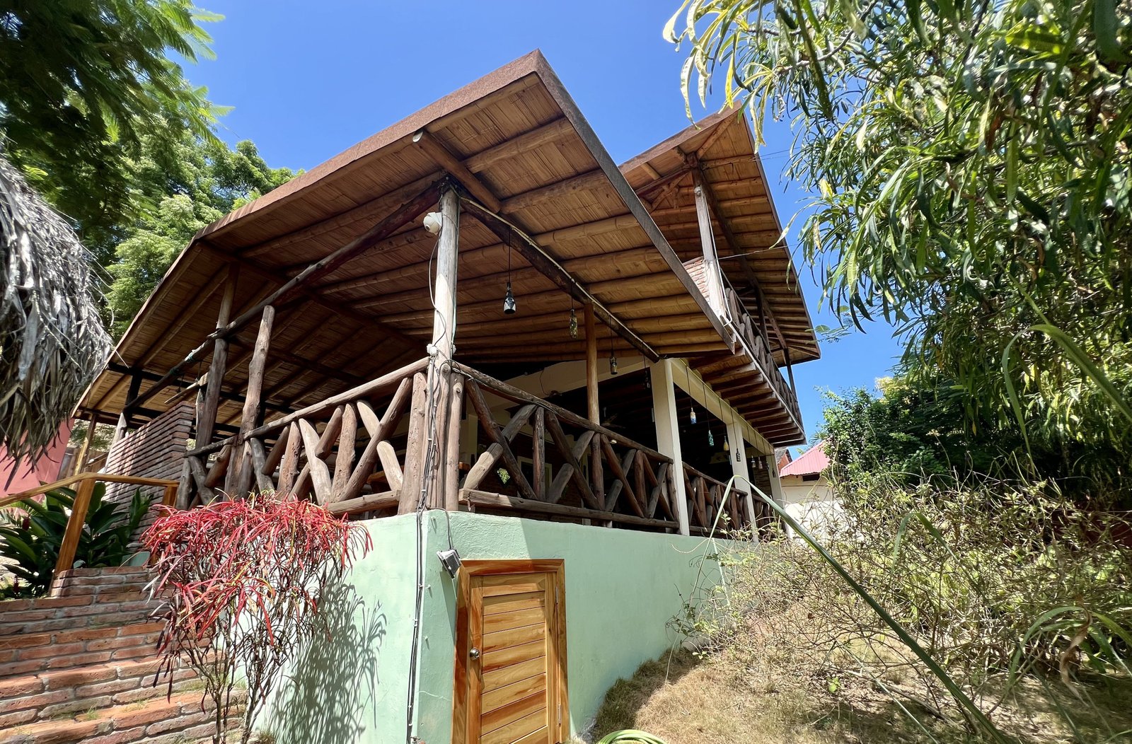 Casa y negocio a la venta en Ayampe - Manabí