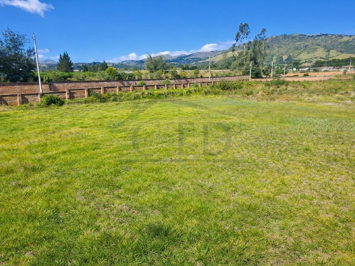 Venta lote de terreno de 1 hectárea en Oyambarillo, Tababela